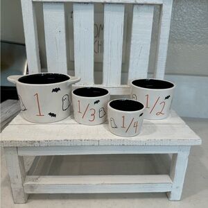 Brand NWT Rae Dunn Snoopy Halloween measuring cups